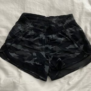 Athleta Mesh Racer Run Short